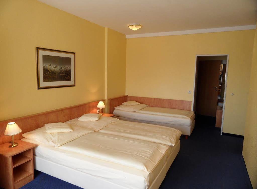 Friends Hotel Kerpen 外观 照片