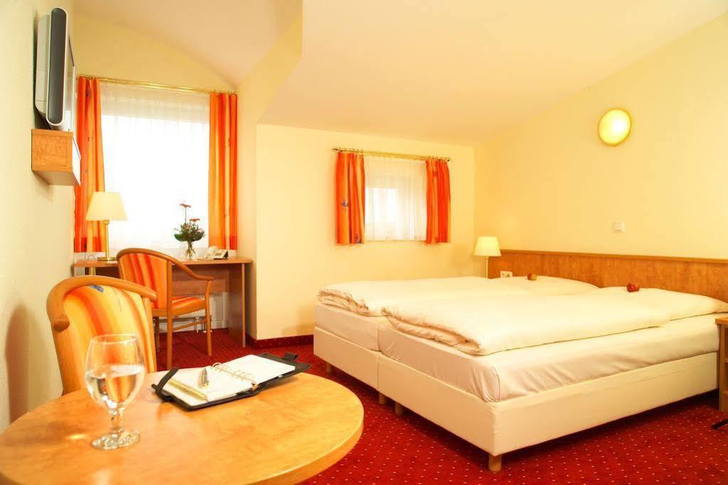 Friends Hotel Kerpen 外观 照片