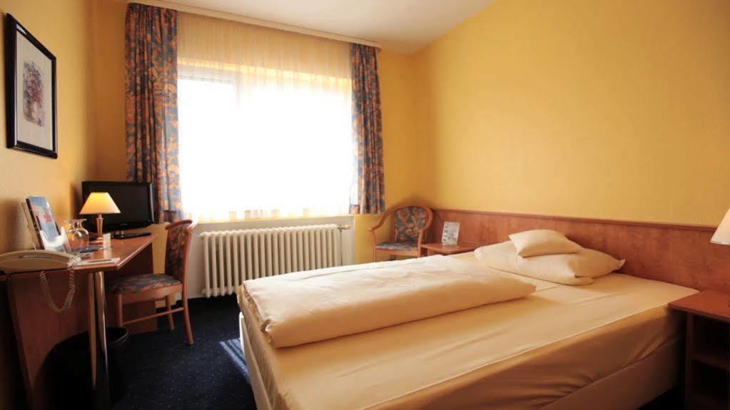 Friends Hotel Kerpen 外观 照片