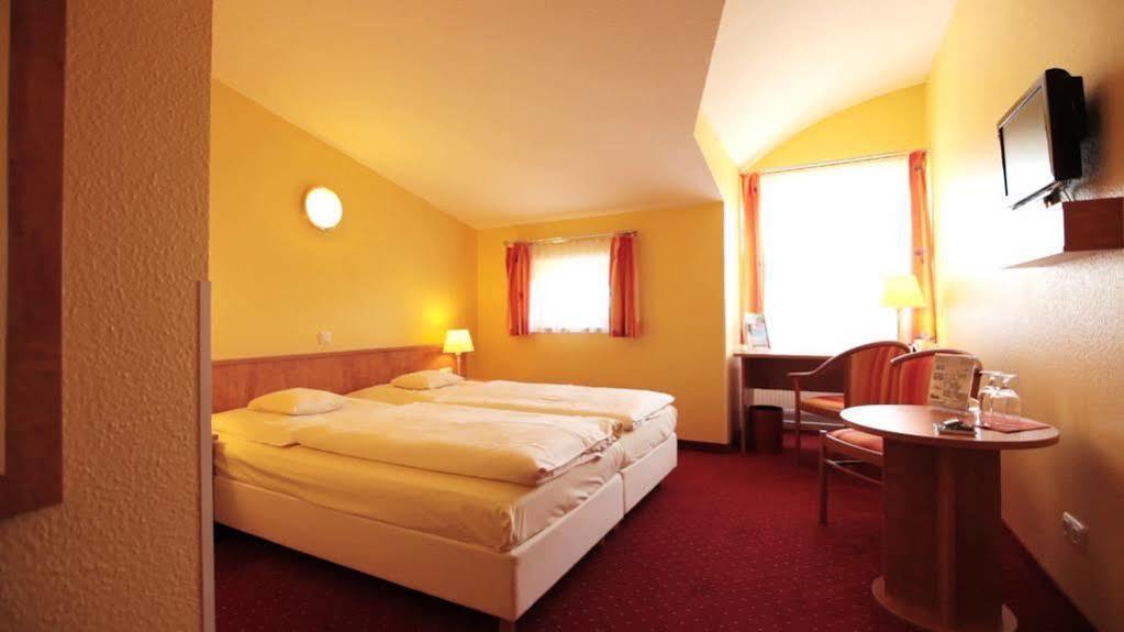 Friends Hotel Kerpen 外观 照片